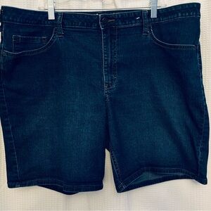 Lee Riders midrise stretch denim shorts/ size 22 medium/ 7” inseam